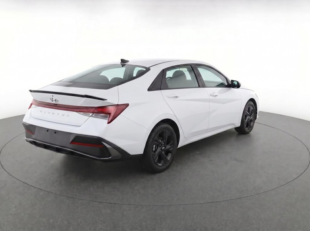 New 2026 Hyundai Elantra SEL Sport FWD image 3