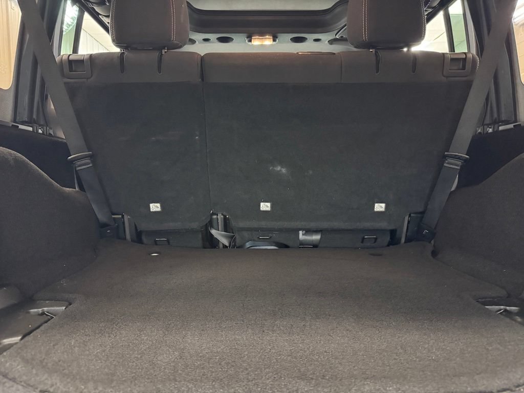 Used 2018 Jeep Wrangler Unlimited Sahara AWD/4WD image 18