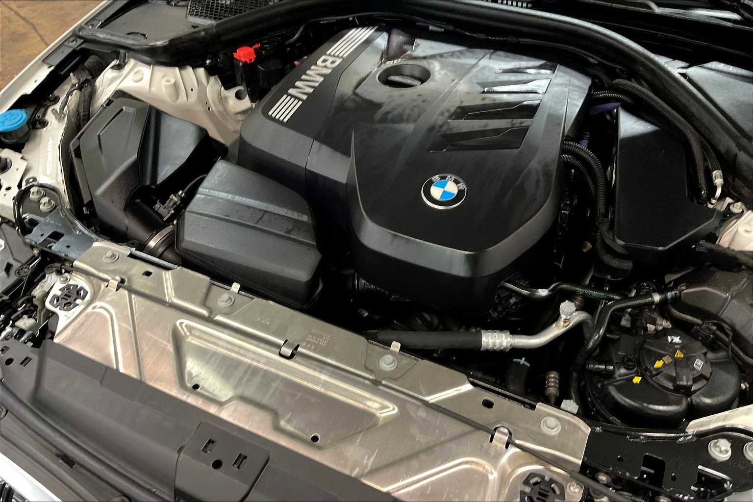 Used 2025 BMW 330i Sedan w/ Premium Package image 34