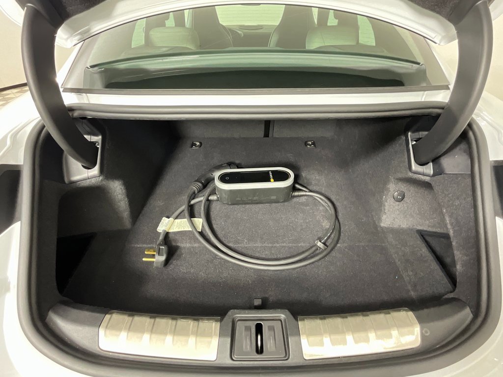 Used 2020 Porsche Taycan 4S image 27