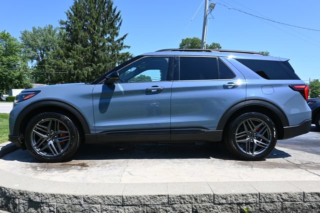 Used 2025 Ford Explorer ST AWD/4WD image 8