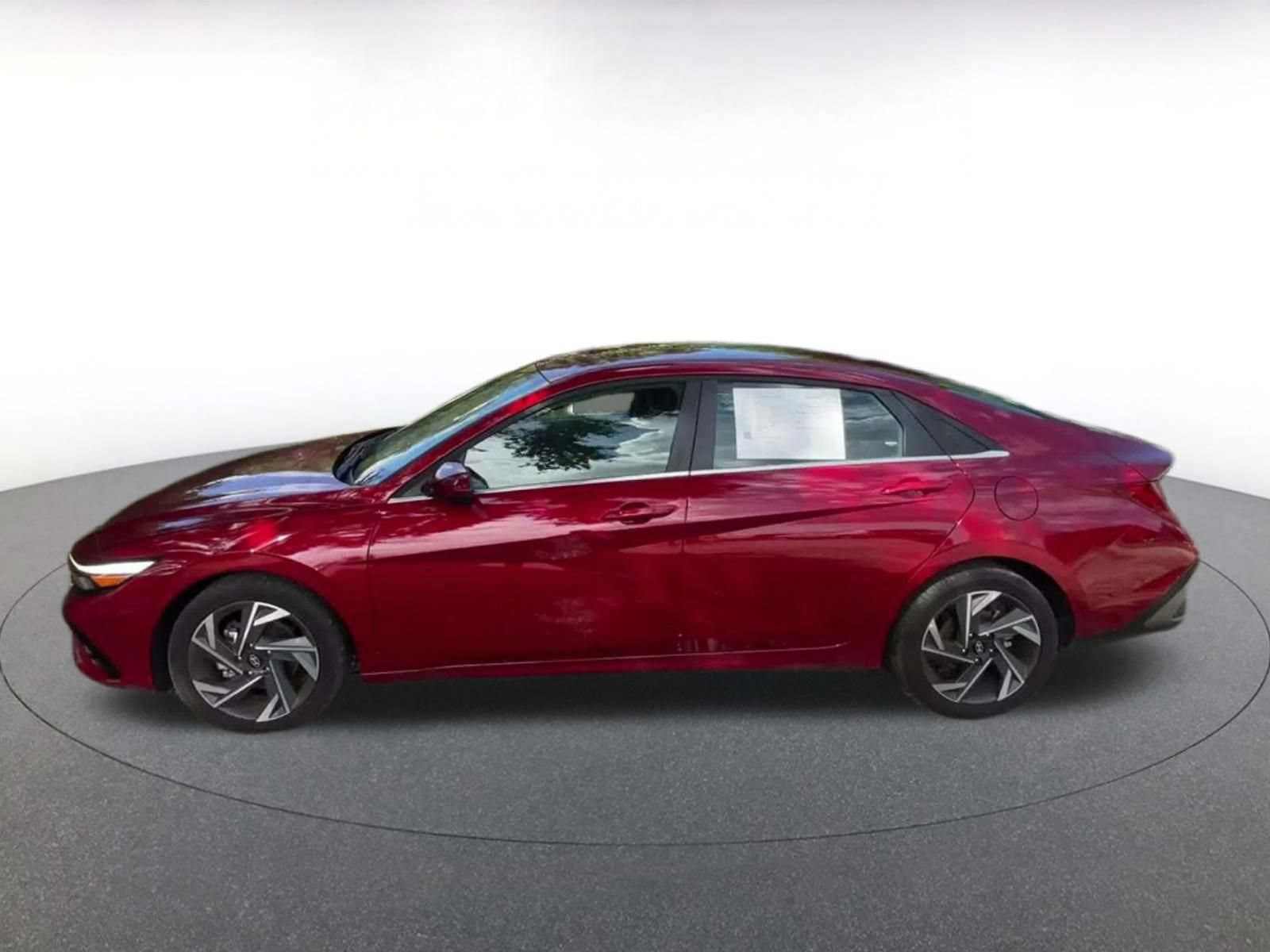 Used 2025 Hyundai Elantra SEL FWD image 8