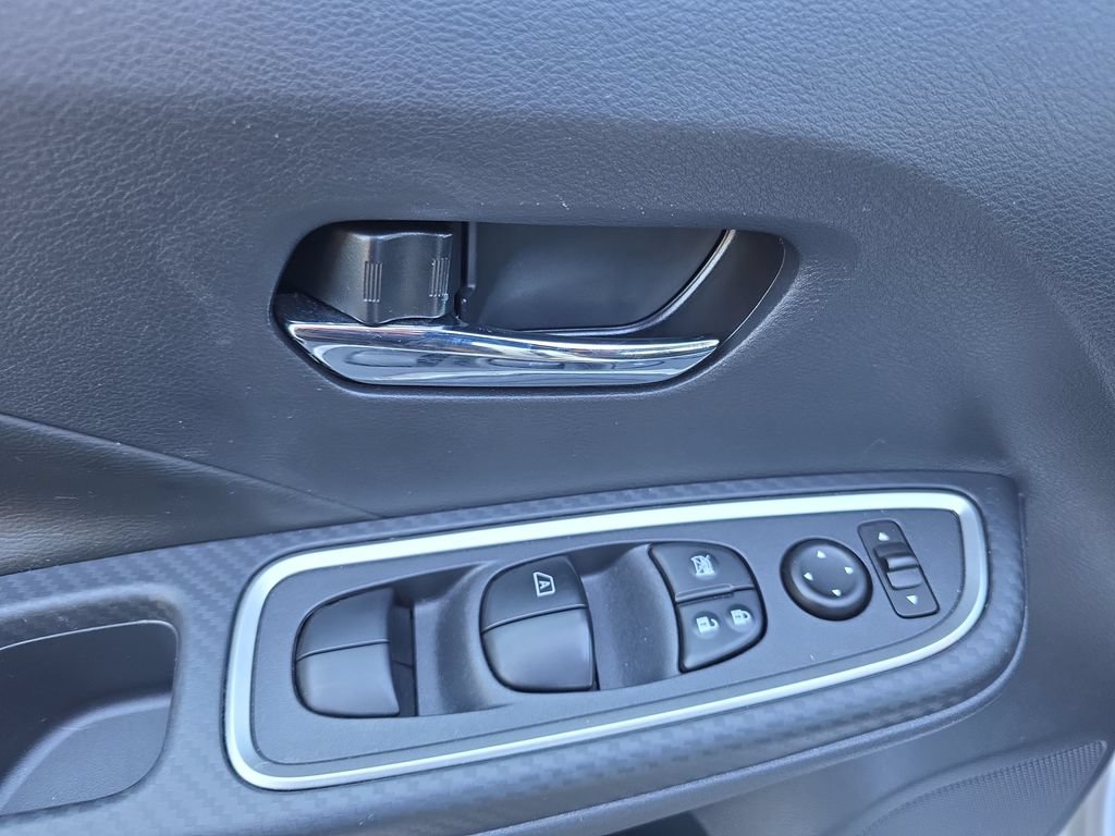 Used 2020 Nissan Versa SR w/ Trunk Package FWD image 19