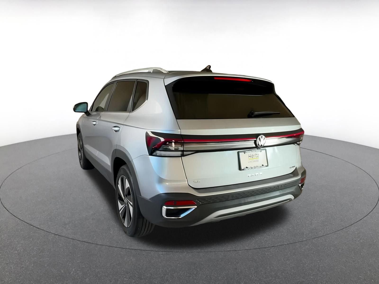 Used 2025 Volkswagen Taos SE image 16