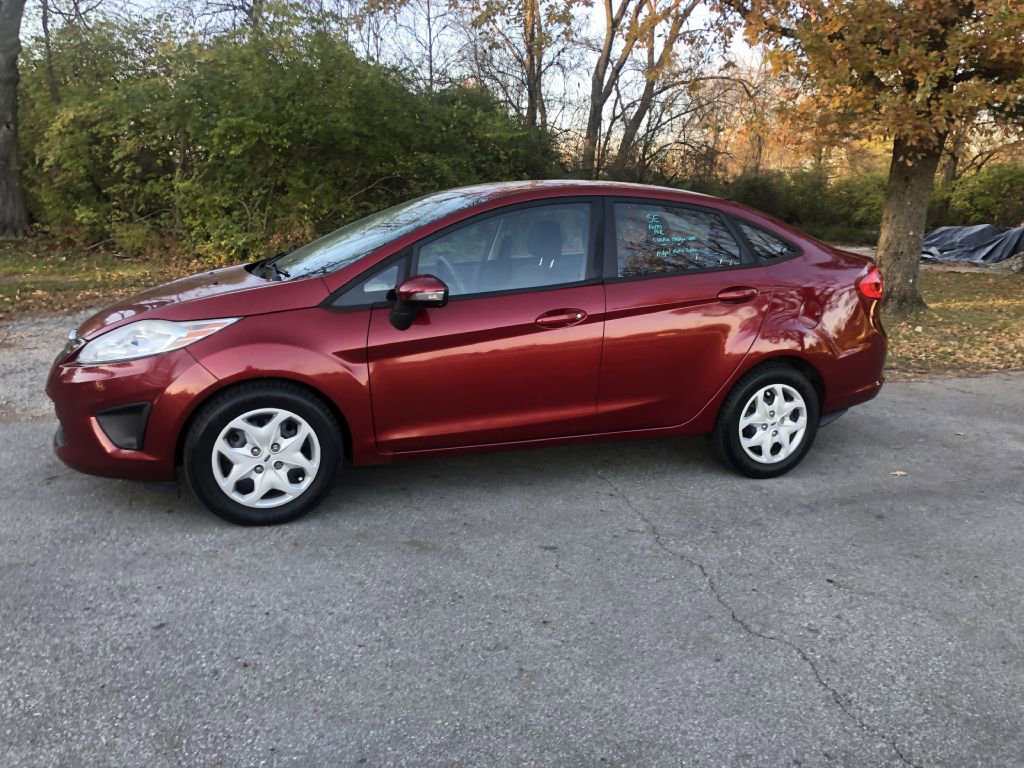 Used 2013 Ford Fiesta SE image 2