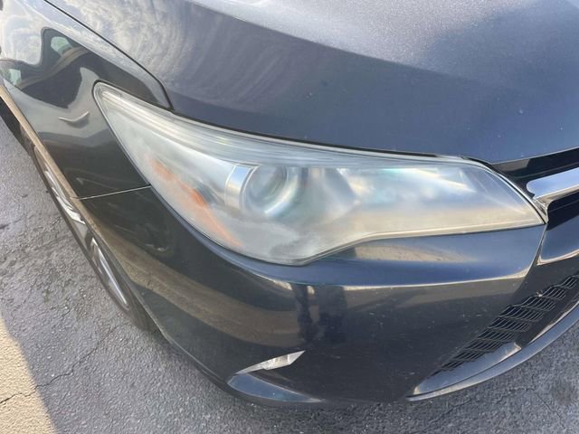Used 2017 Toyota Camry SE w/ Moonroof Package FWD image 2