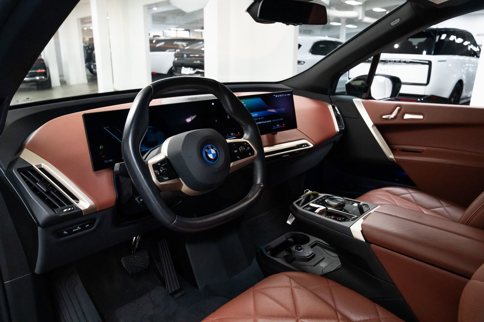 Used 2023 BMW iX xDrive50 w/ Sport Package image 18