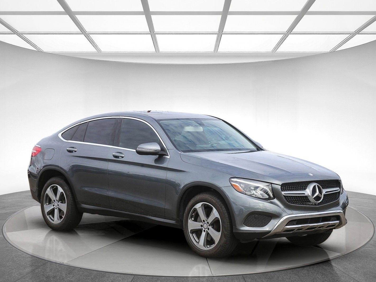 Used 2017 Mercedes-Benz GLC 300 4MATIC Coupe image 4