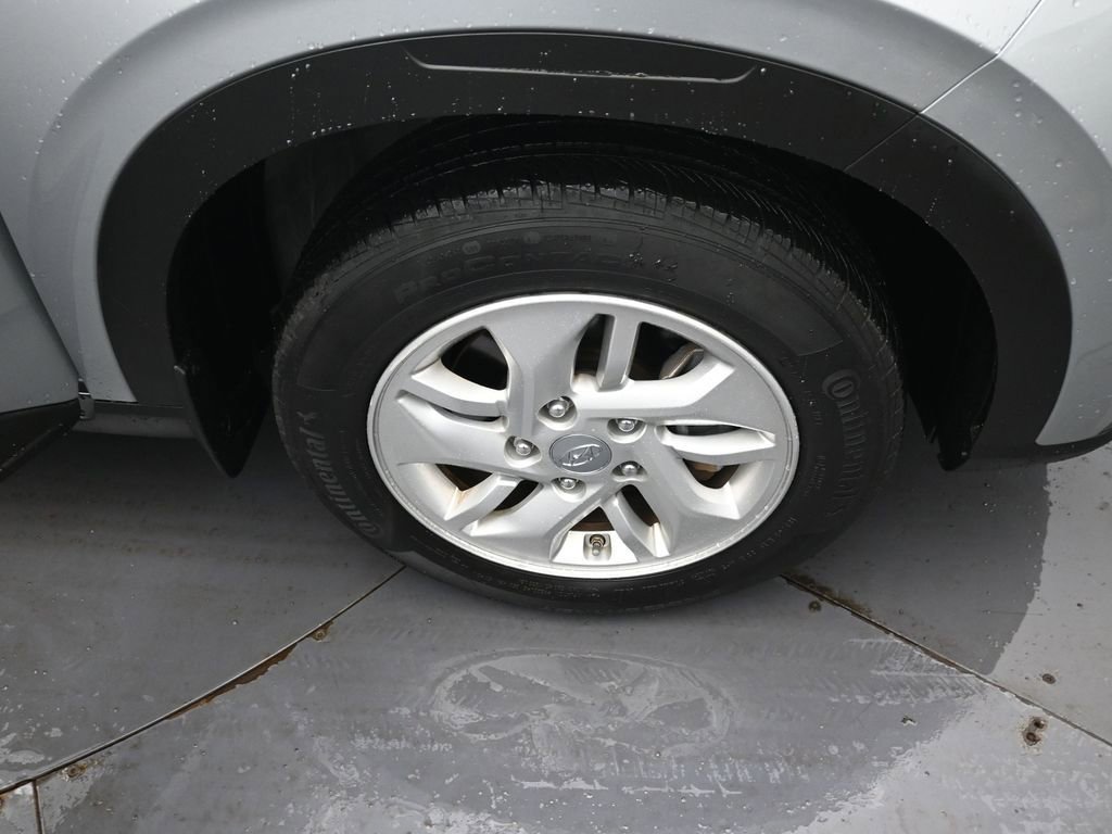 Used 2020 Hyundai Venue SEL image 28