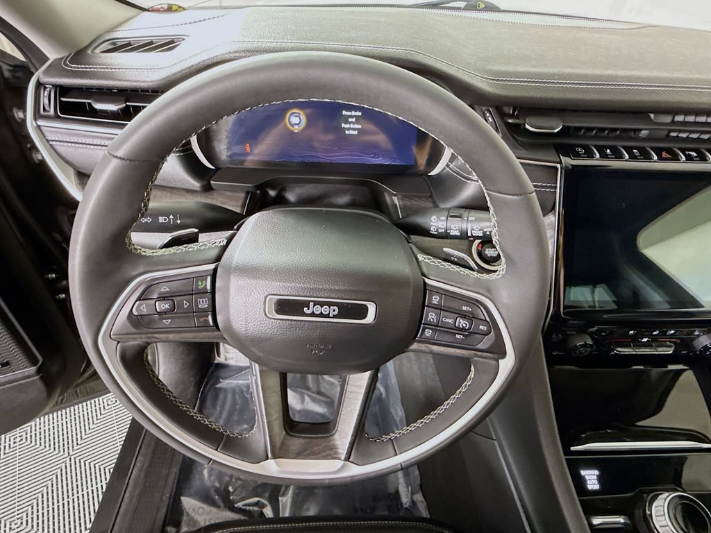 Used 2023 Jeep Grand Cherokee L Limited w/ Luxury Tech Group II AWD/4WD image 22