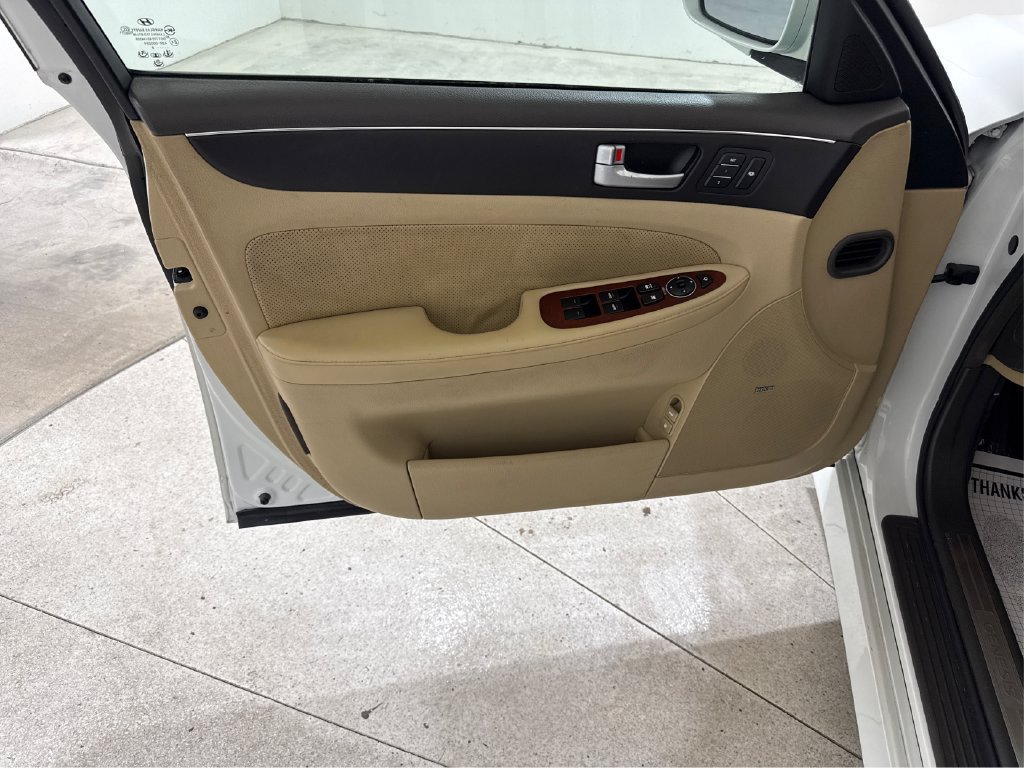 Used 2012 Hyundai Genesis 3.8 w/ Premium Pkg RWD image 31