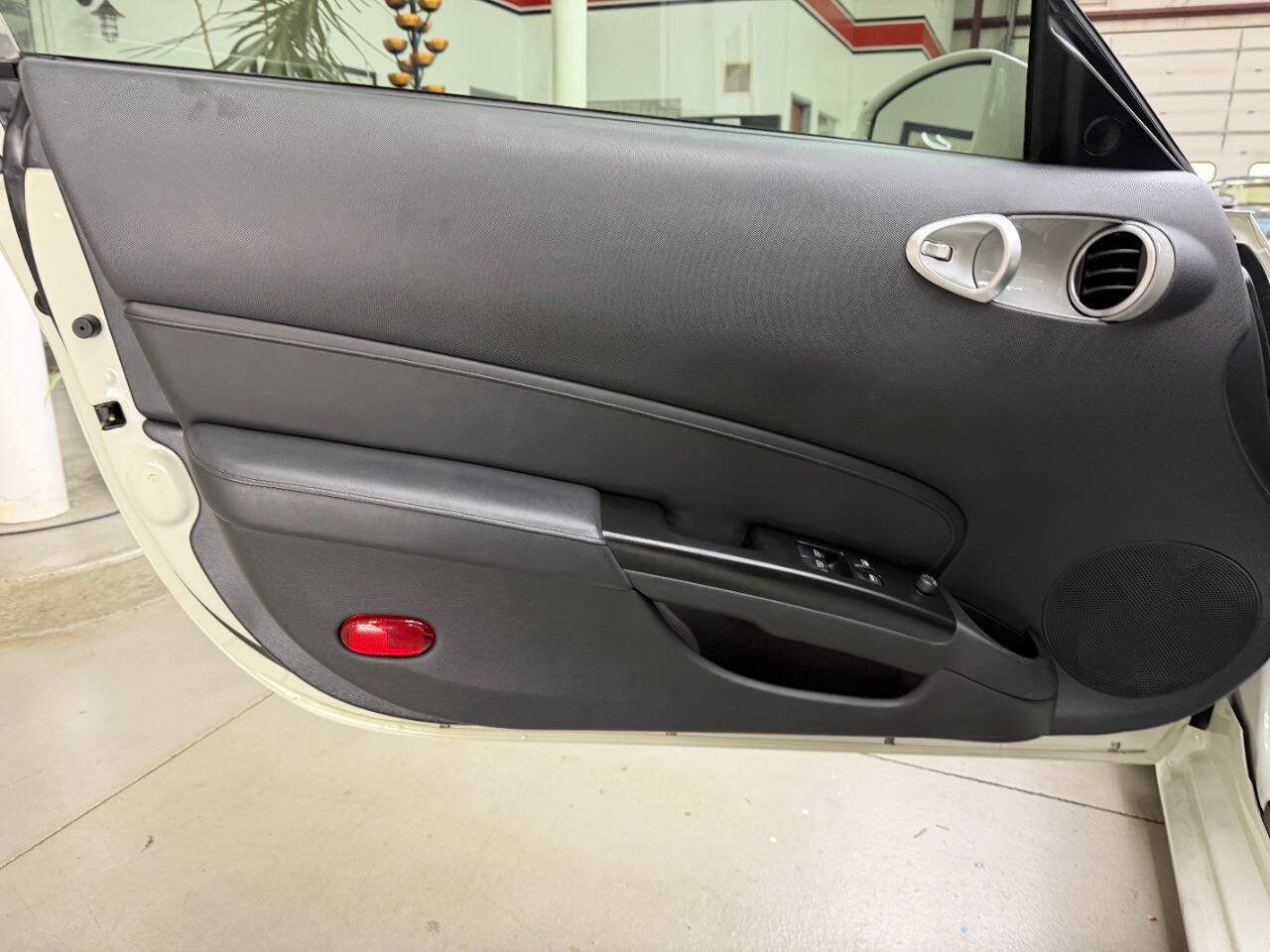 Used 2006 Nissan 350Z Enthusiast w/ (N93) Cargo Convenience Pkg RWD image 10