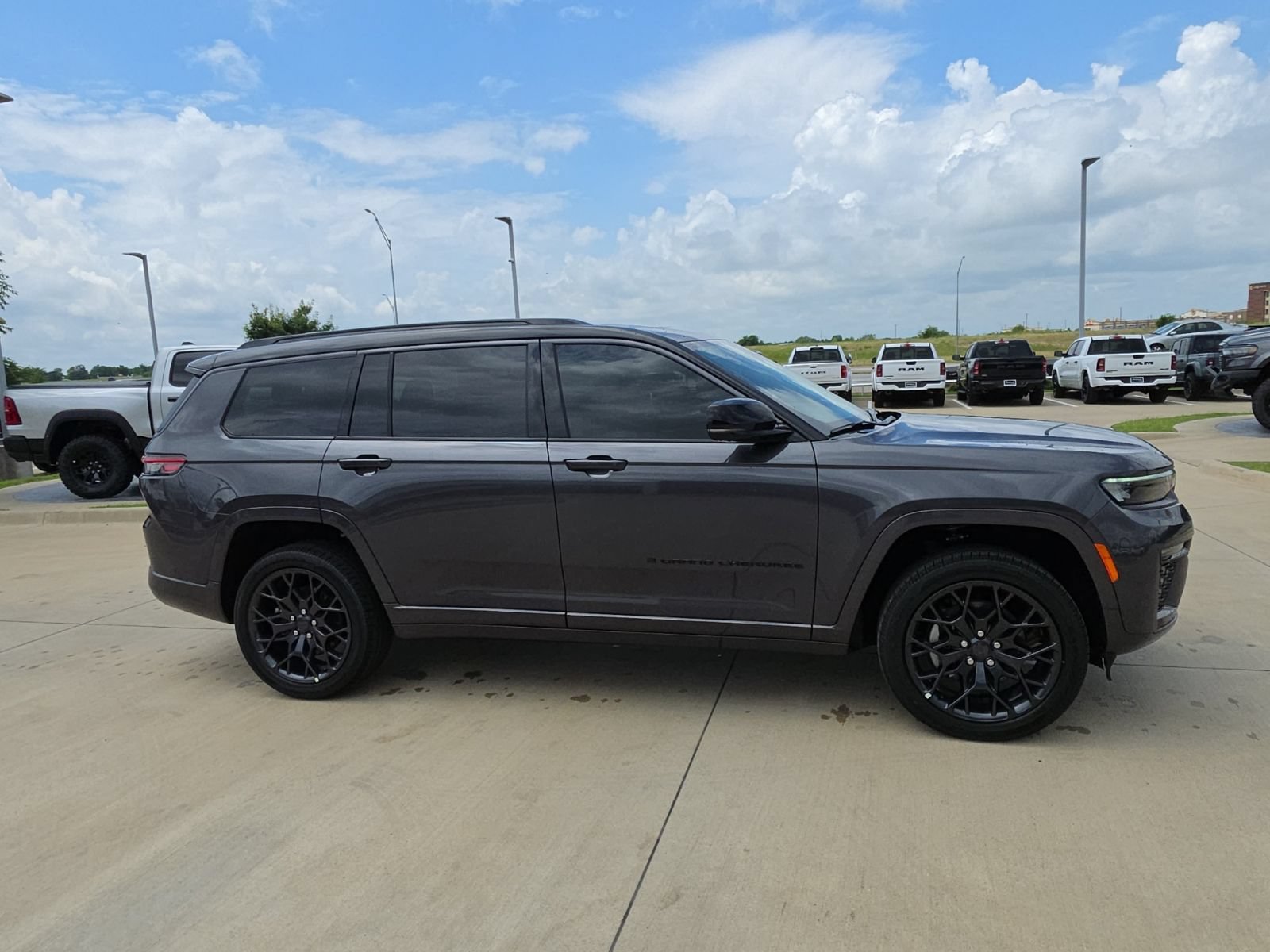 New 2026 Jeep Grand Cherokee L Summit w/ Obsidian Package AWD/4WD image 6