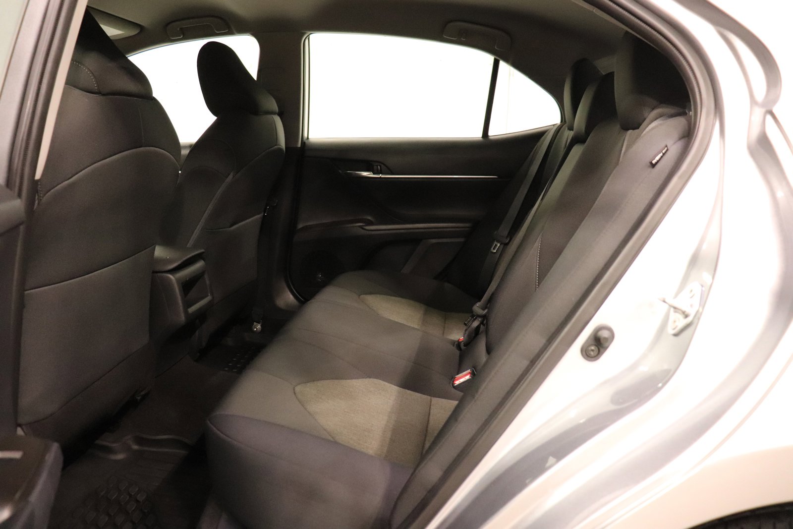 Used 2022 Toyota Camry LE image 18