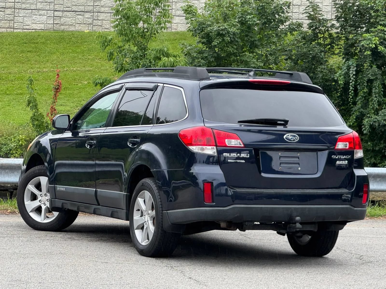 Used 2014 Subaru Outback 2.5i Premium AWD/4WD image 6