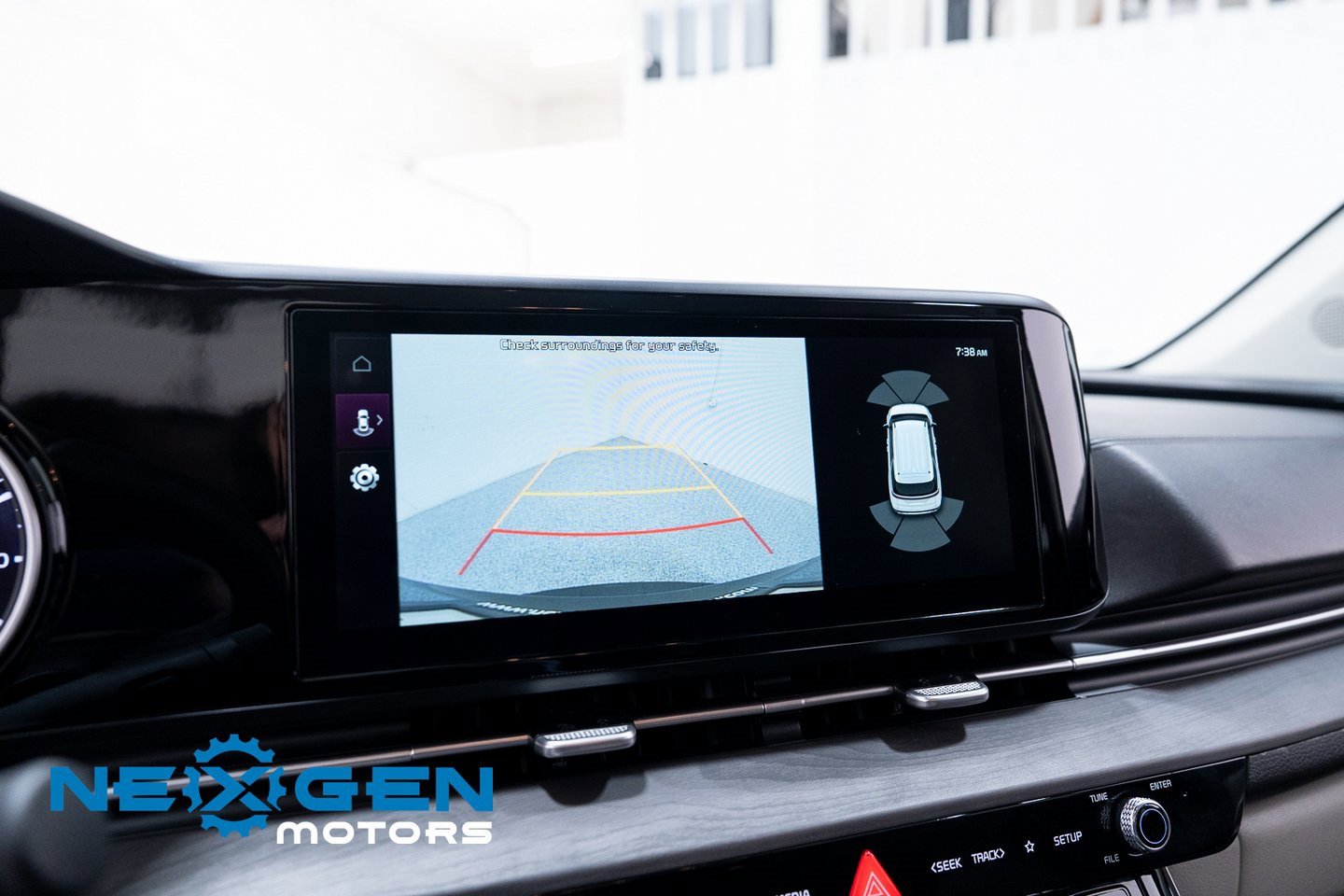 Used 2024 Kia Carnival EX image 36