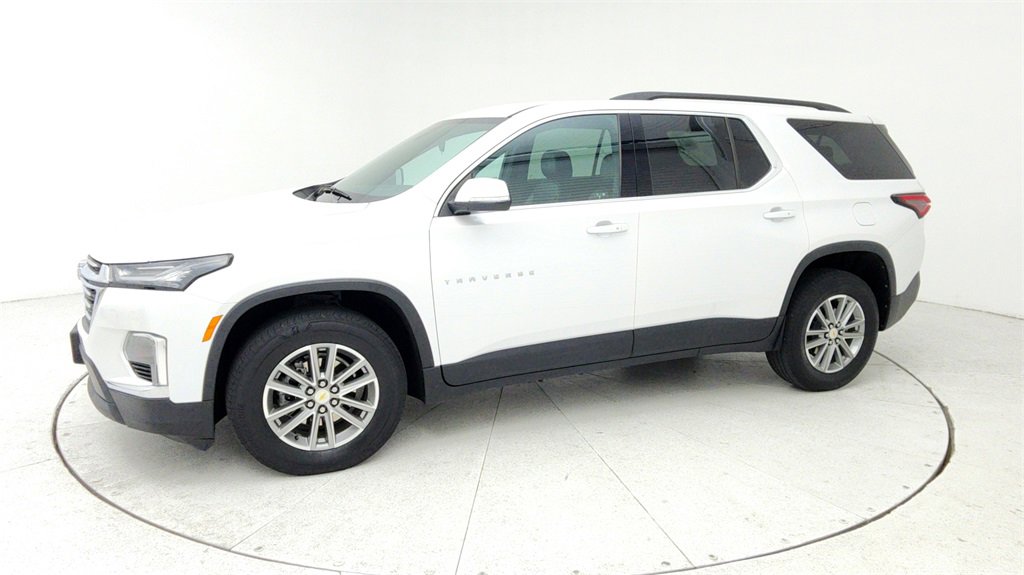 Used 2023 Chevrolet Traverse LT image 2