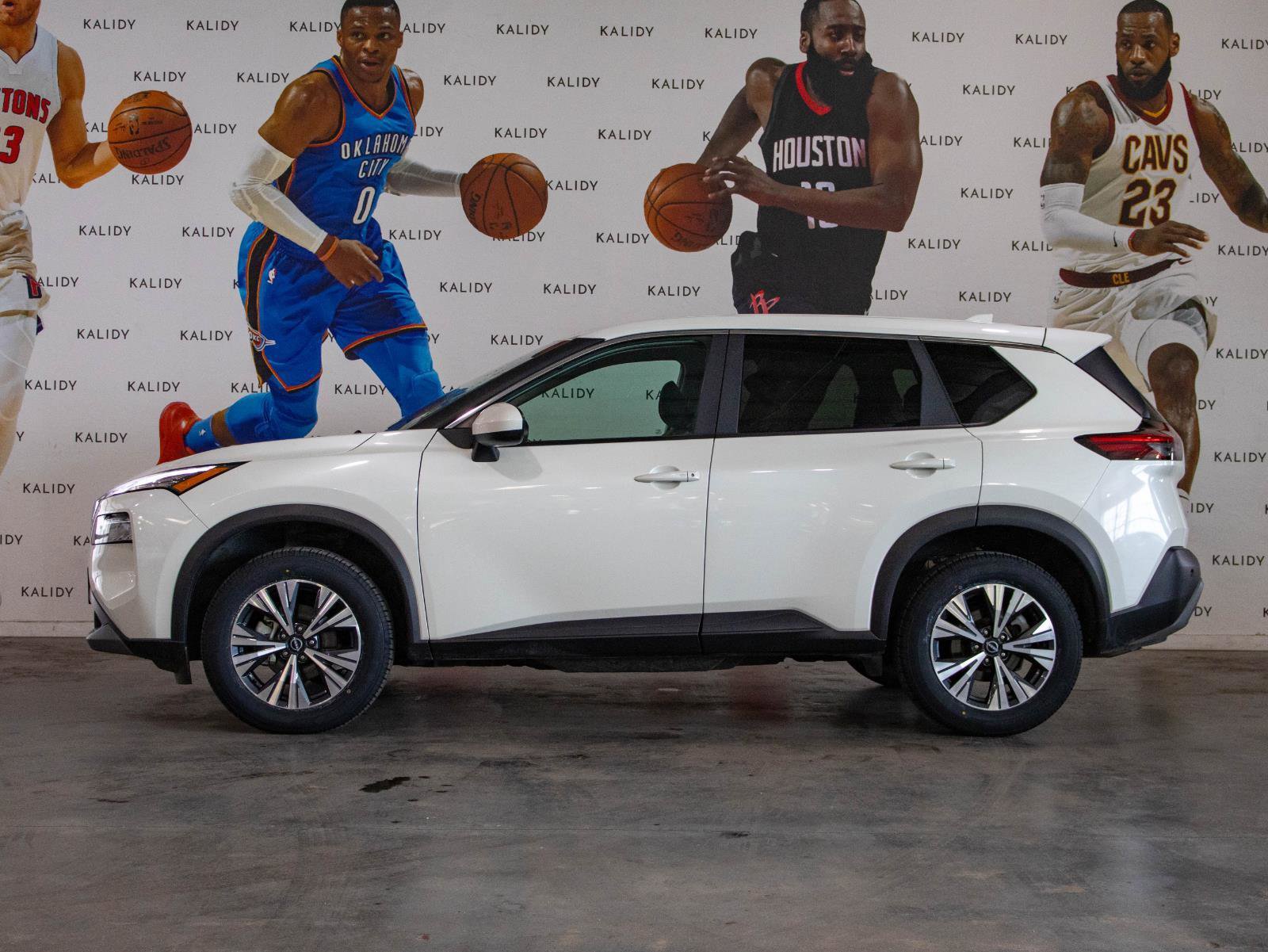 Used 2023 Nissan Rogue SV AWD/4WD image 16