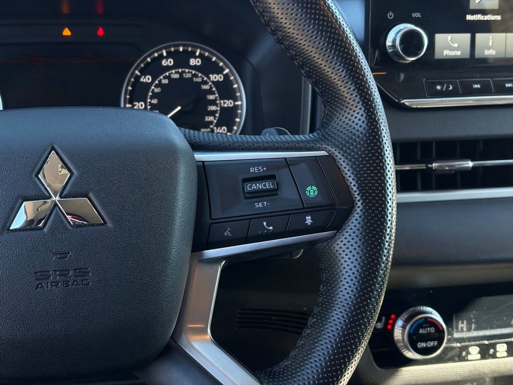 Used 2024 Mitsubishi Outlander SE image 19