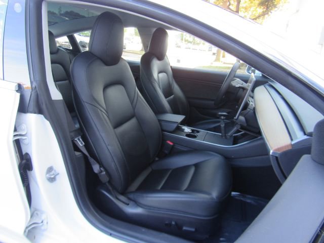Used 2019 Tesla Model 3 Standard Range image 22