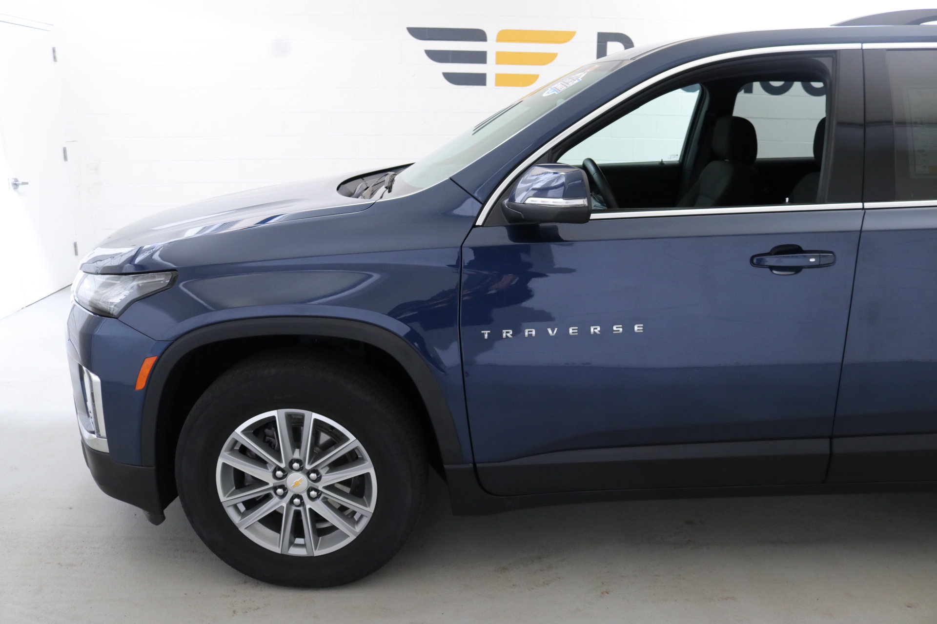 Used 2023 Chevrolet Traverse LT image 4