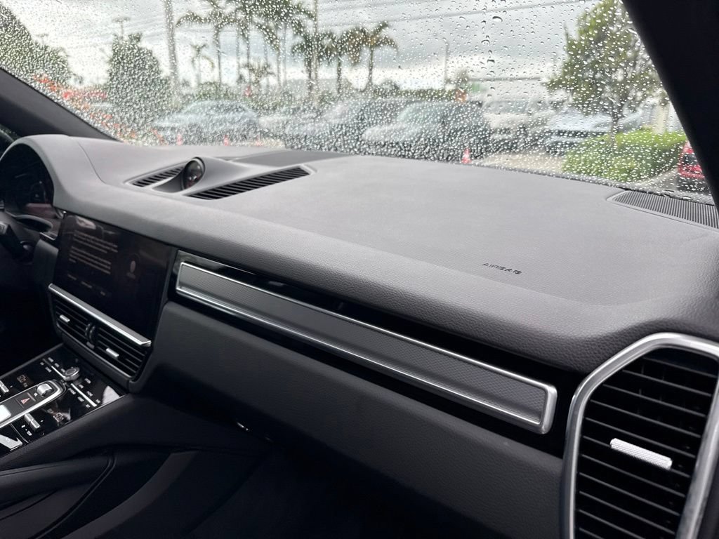 Certified 2023 Porsche Cayenne Platinum Edition AWD/4WD image 18