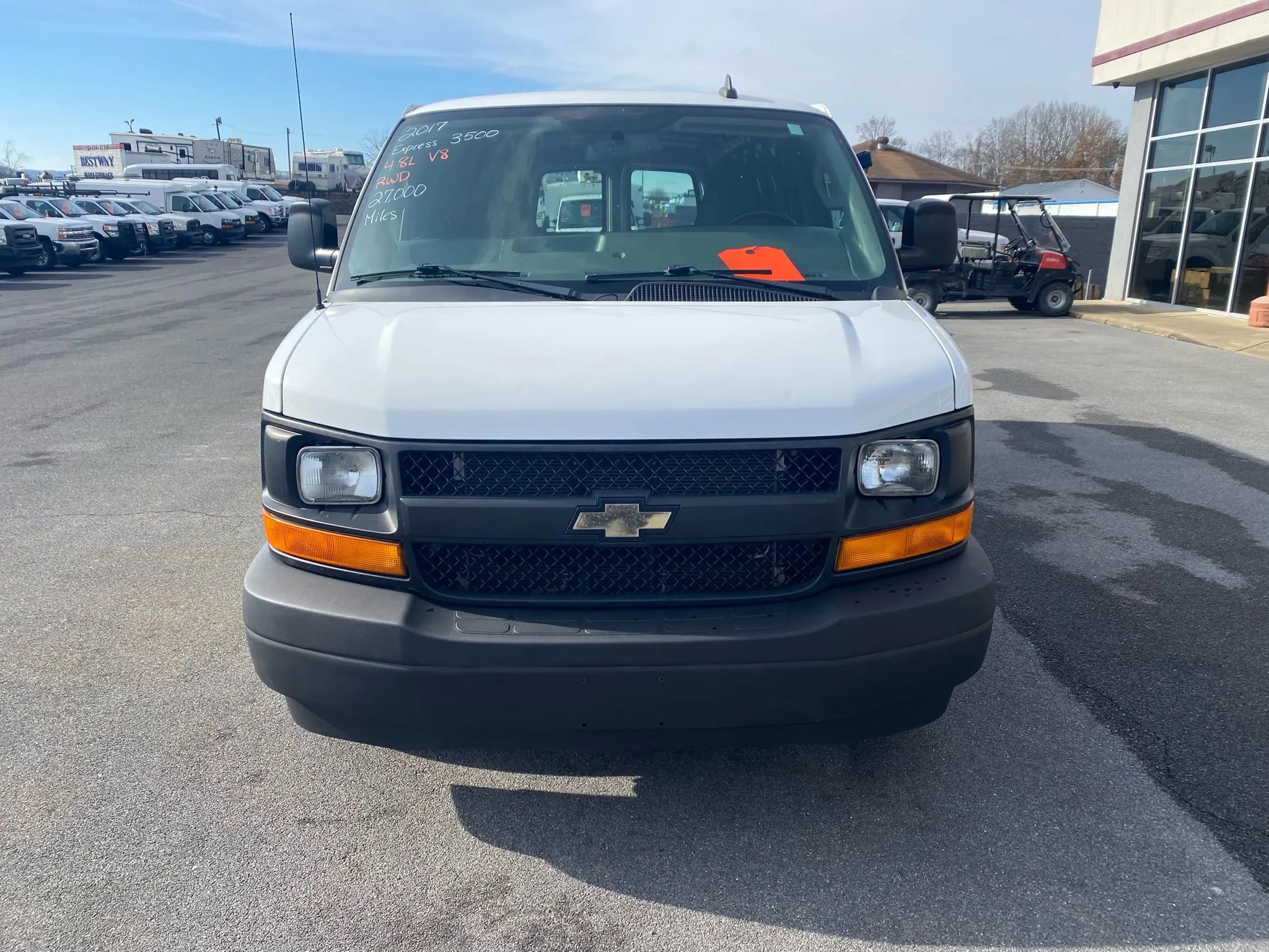 Used 2017 Chevrolet Express 3500 Extended image 2