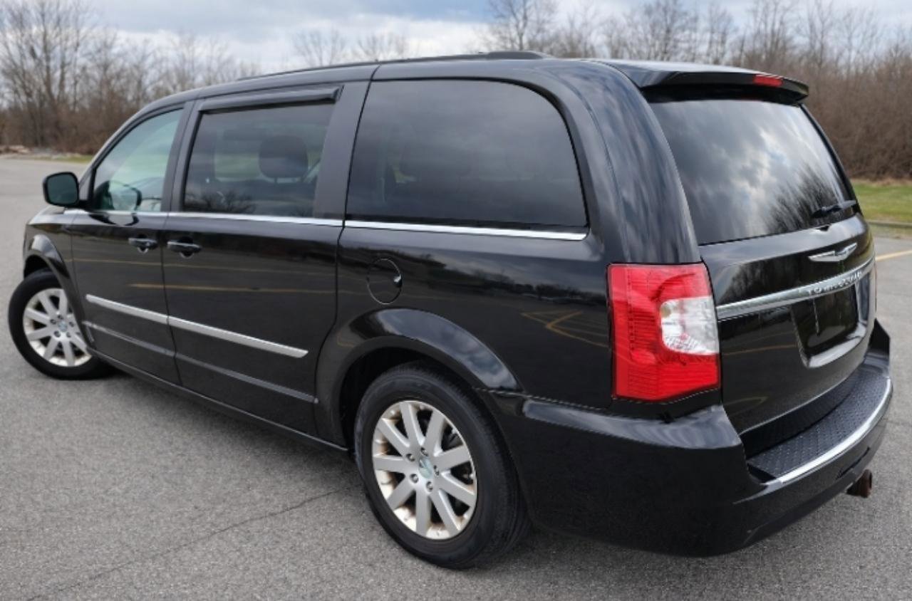 Used 2014 Chrysler Town & Country Touring w/ Trailer Tow Group image 4