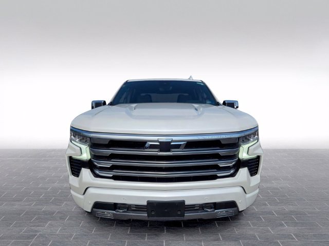 Used 2023 Chevrolet Silverado 1500 High Country w/ Technology Package AWD/4WD image 2