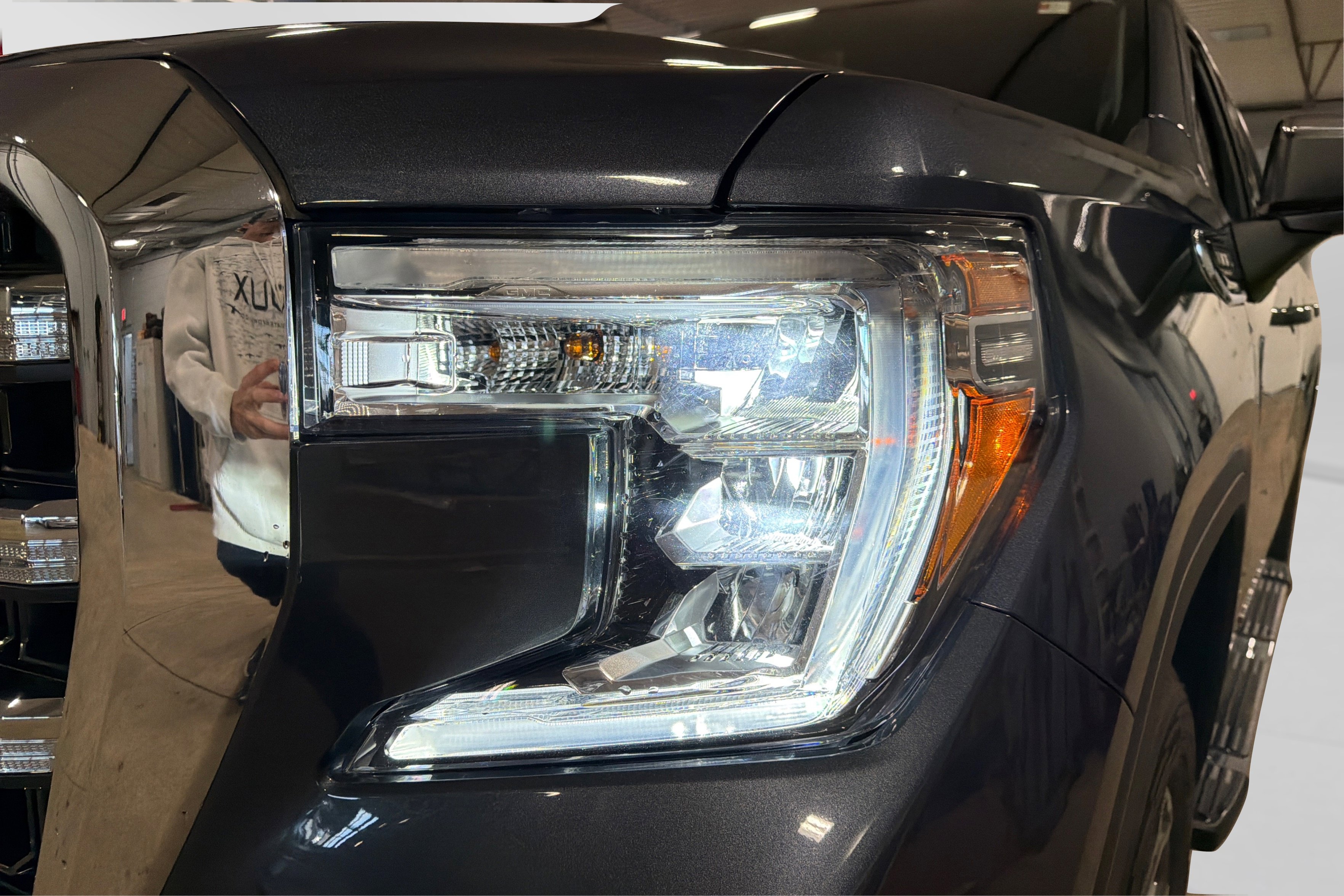 Used 2022 GMC Sierra 1500 SLE w/ X31 Off-Road Package AWD/4WD image 13