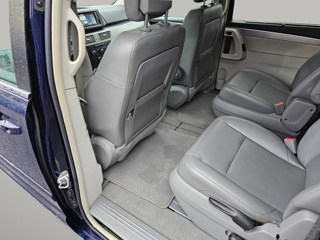 Used 2012 Volkswagen Routan SE image 20