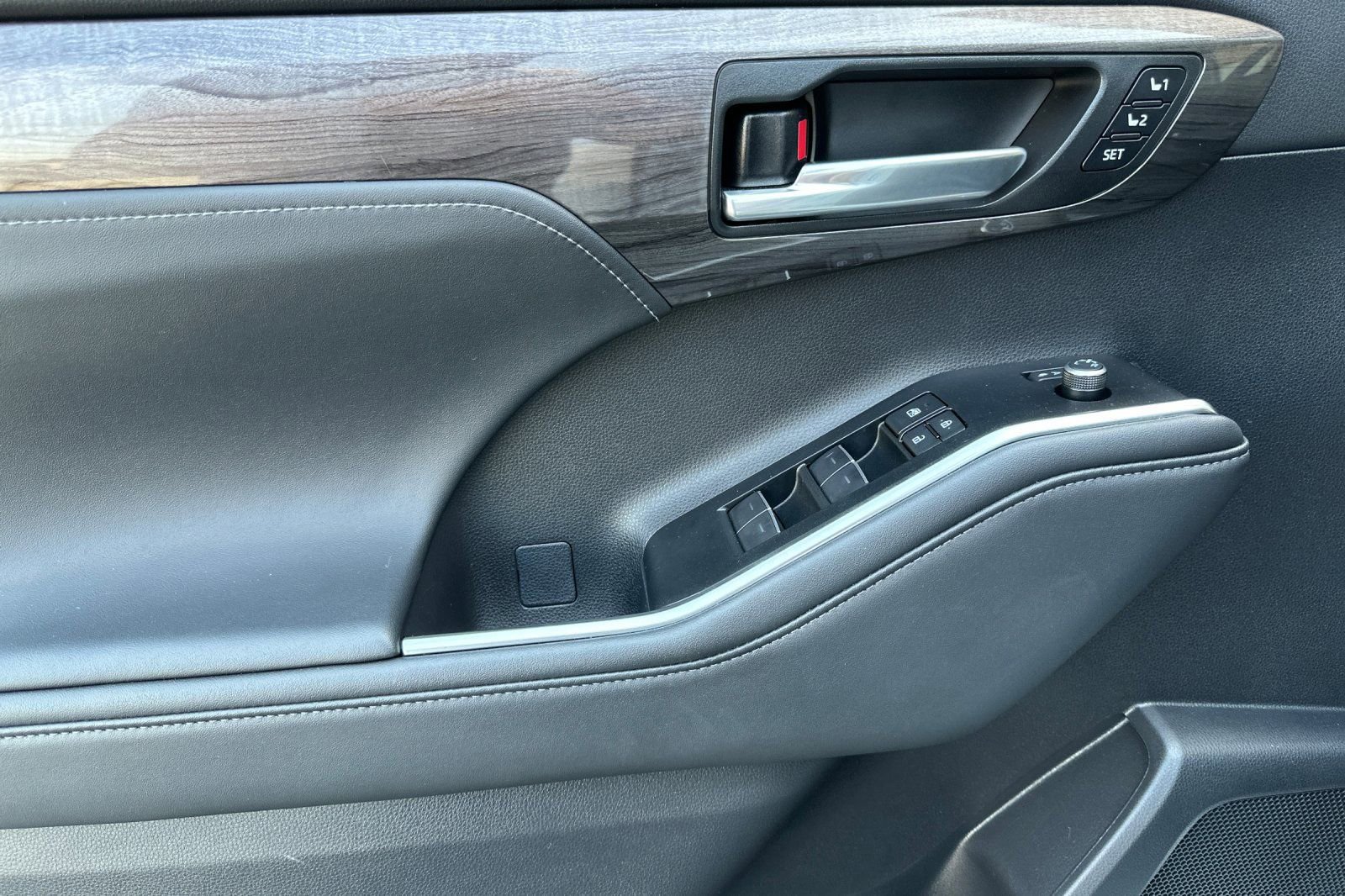 Used 2026 Toyota Highlander Limited image 12