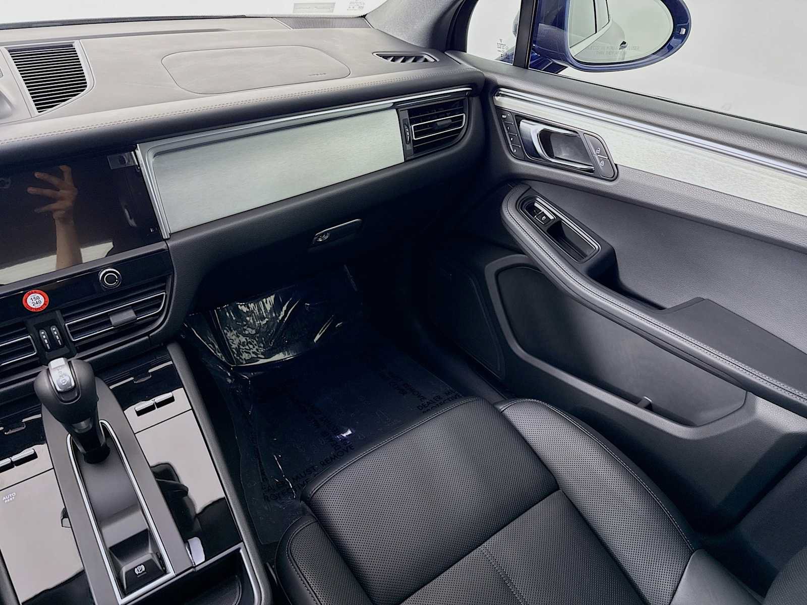 Certified 2026 Porsche Macan AWD/4WD image 25