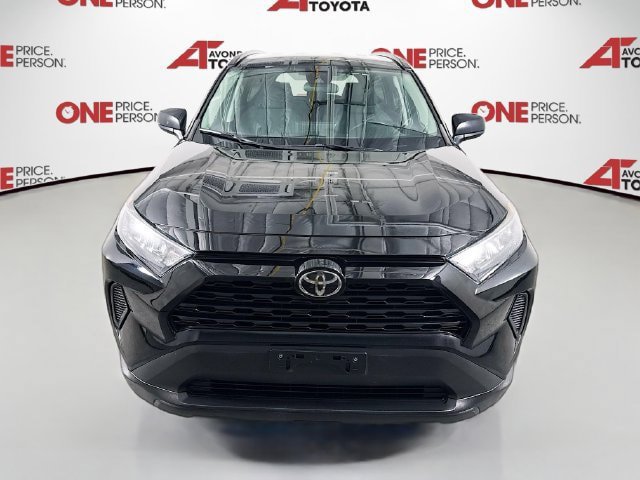 Used 2020 Toyota RAV4 LE FWD image 2