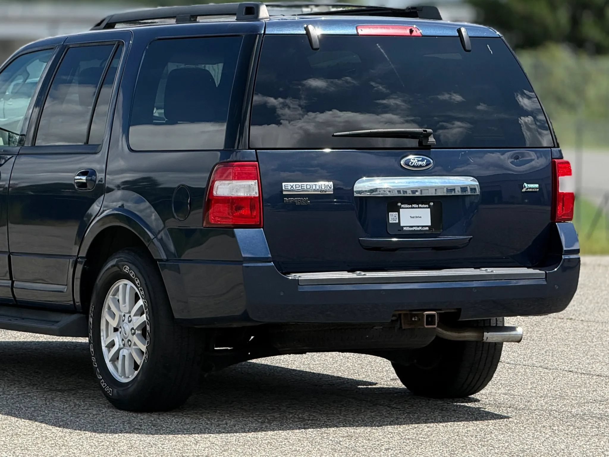 Used 2014 Ford Expedition XLT AWD/4WD image 16