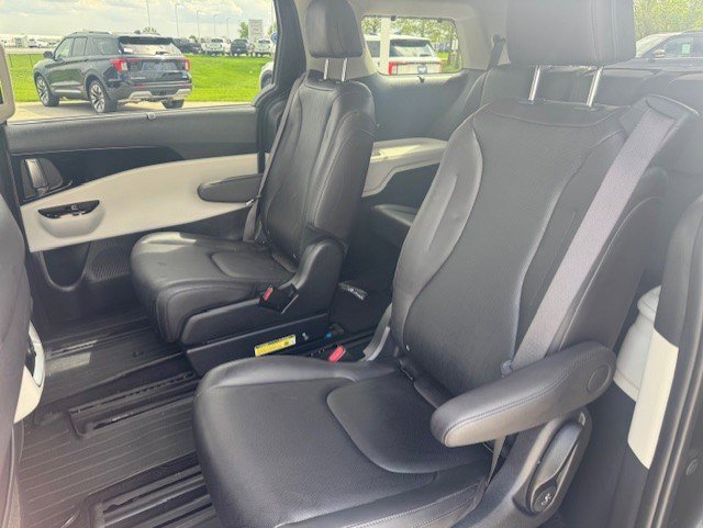 Used 2024 Kia Carnival EX FWD image 24