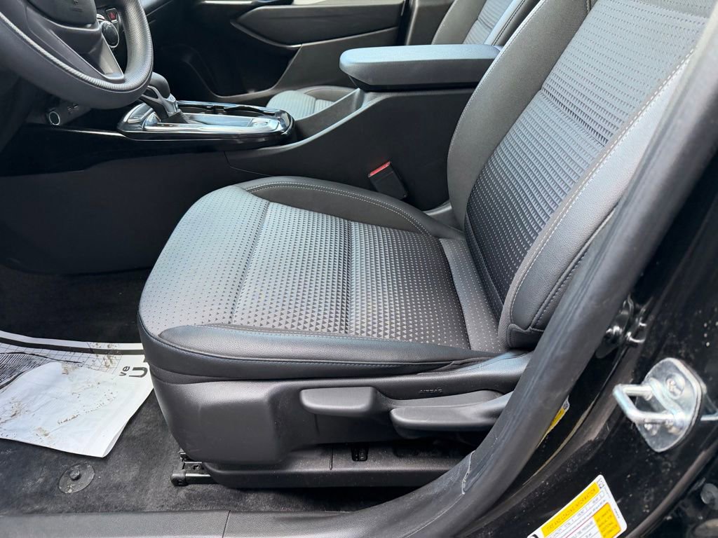 Used 2025 Chevrolet Trax LT image 11