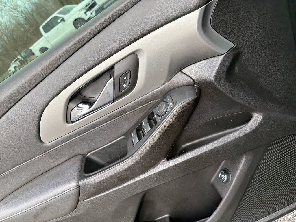 Used 2023 Chevrolet Traverse LT image 18