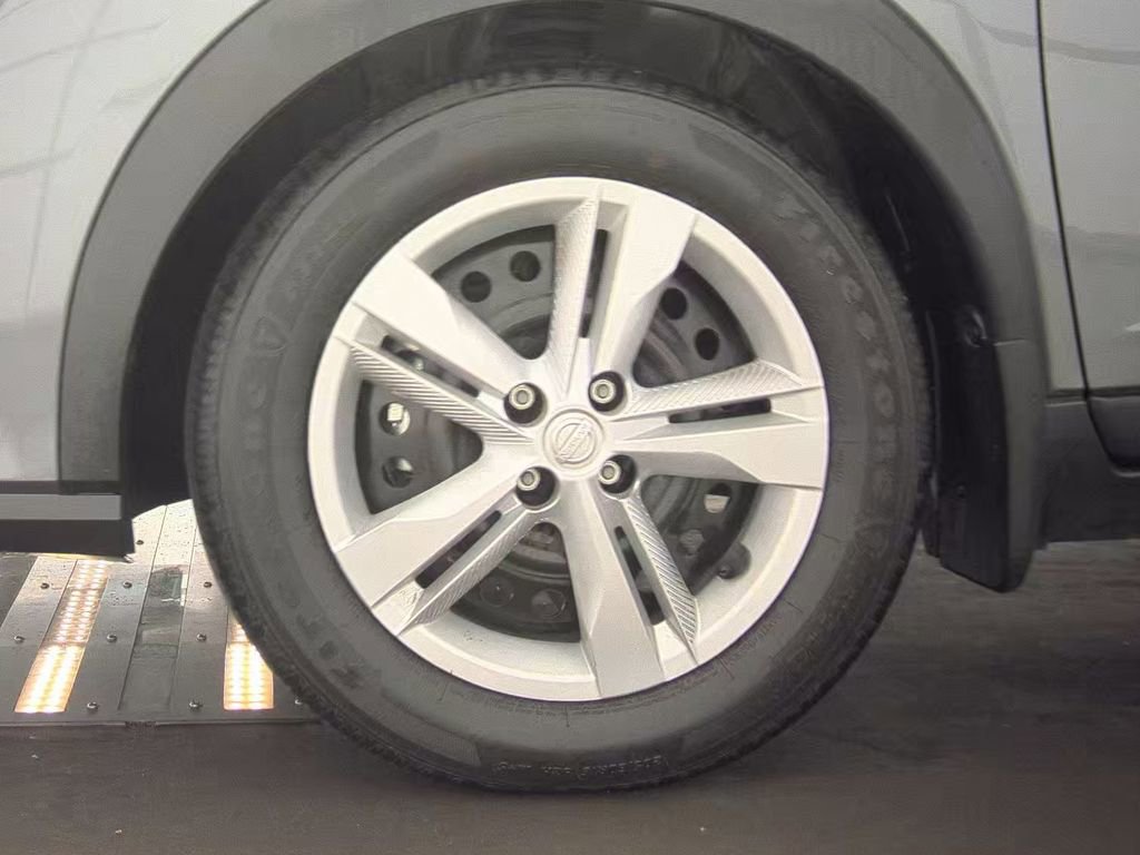 Used 2024 Nissan Kicks S image 17