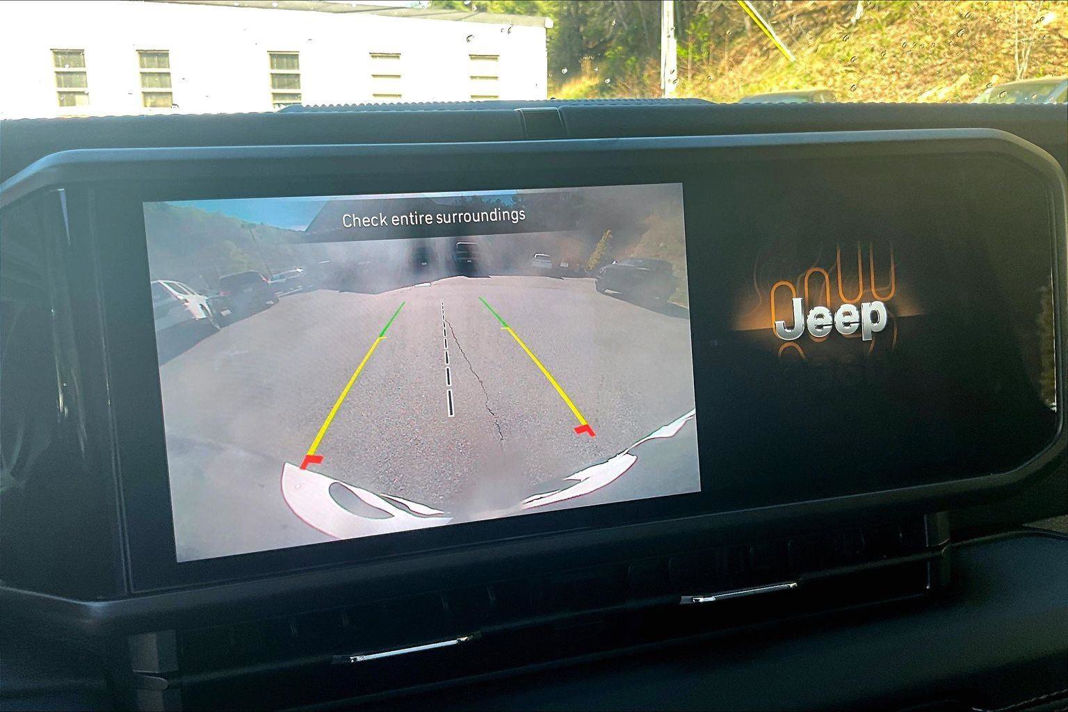 Used 2025 Jeep Wrangler Unlimited Rubicon w/ Convenience Group AWD/4WD image 22