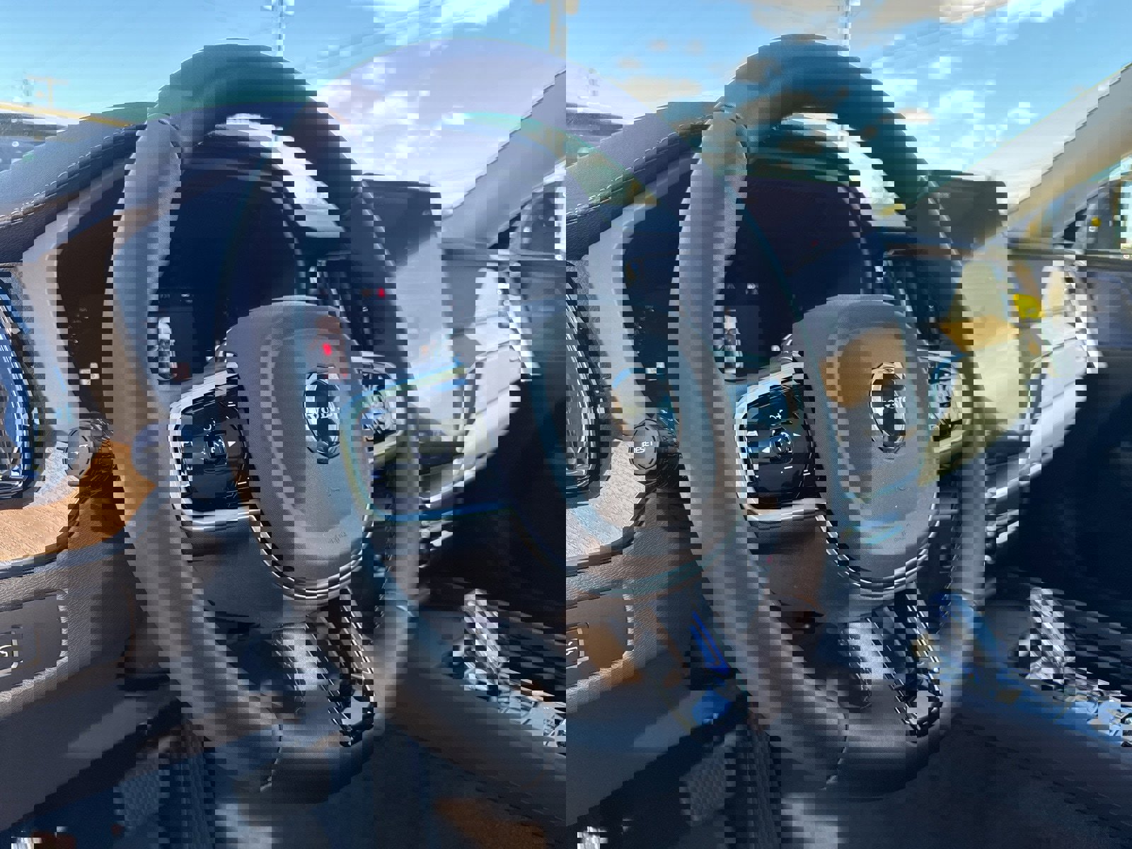 New 2026 Volvo XC60 B5 Ultra w/ Protection Package Premier image 21