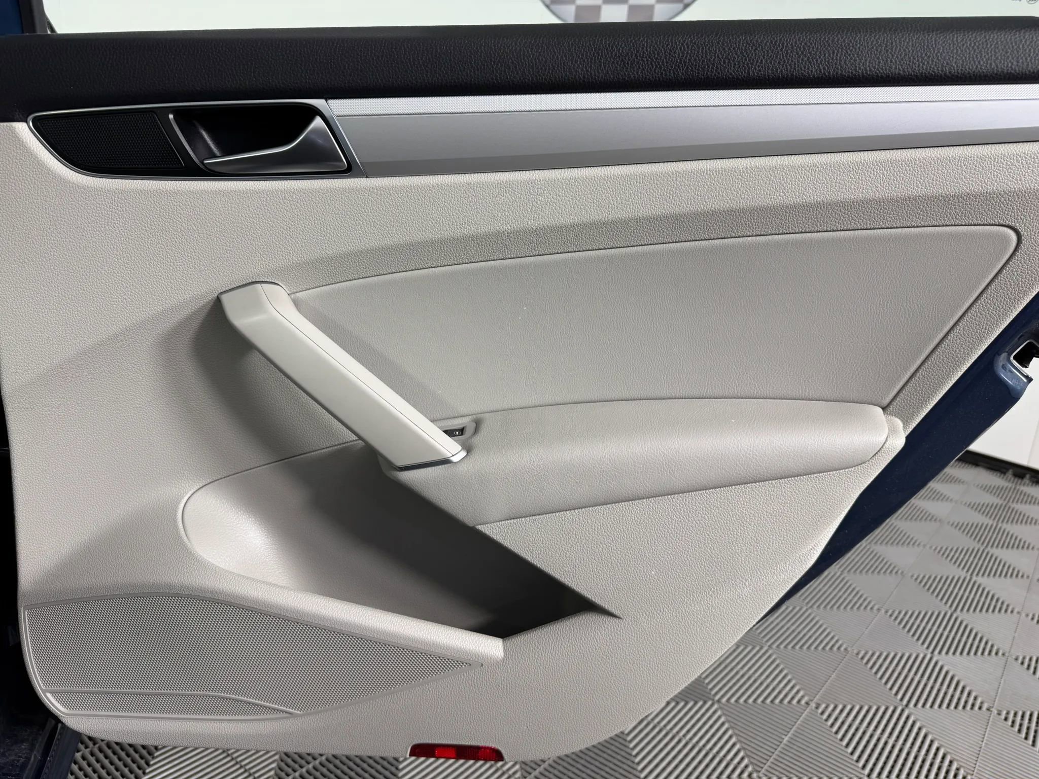 Used 2019 Volkswagen Passat 2.0T Wolfsburg w/ Wheels & Sunroof Package image 43