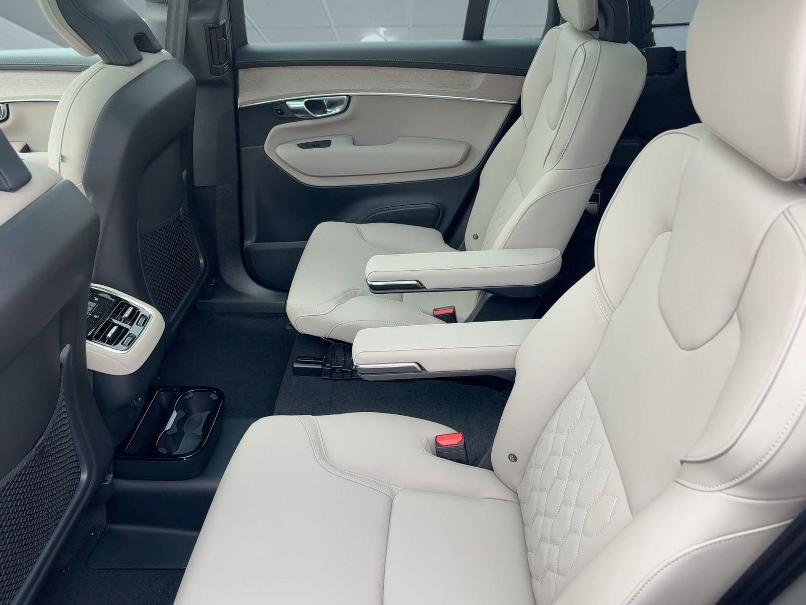 New 2026 Volvo XC90 B6 Plus image 24