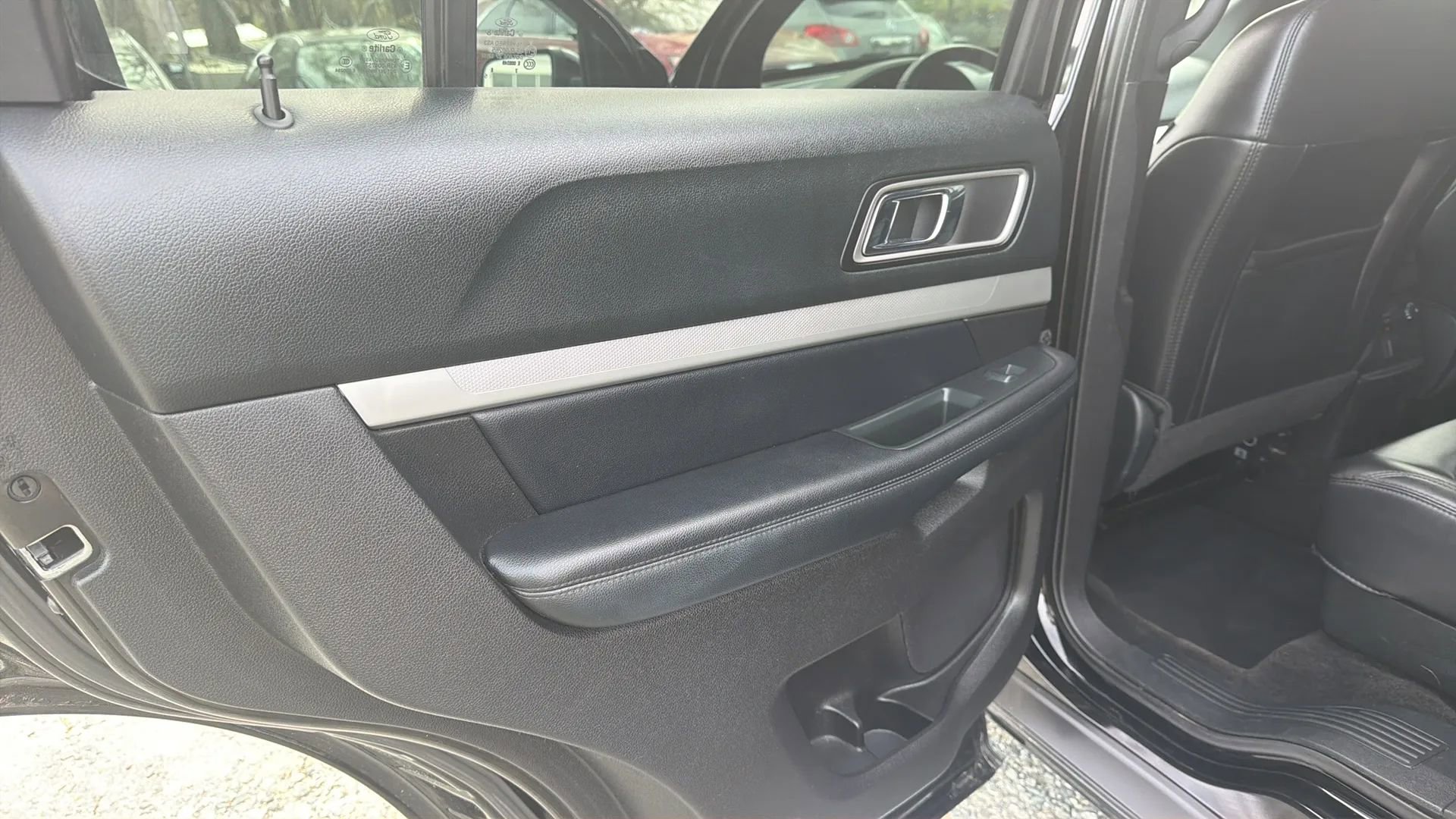 Used 2017 Ford Explorer XLT w/ Equipment Group 202A image 29