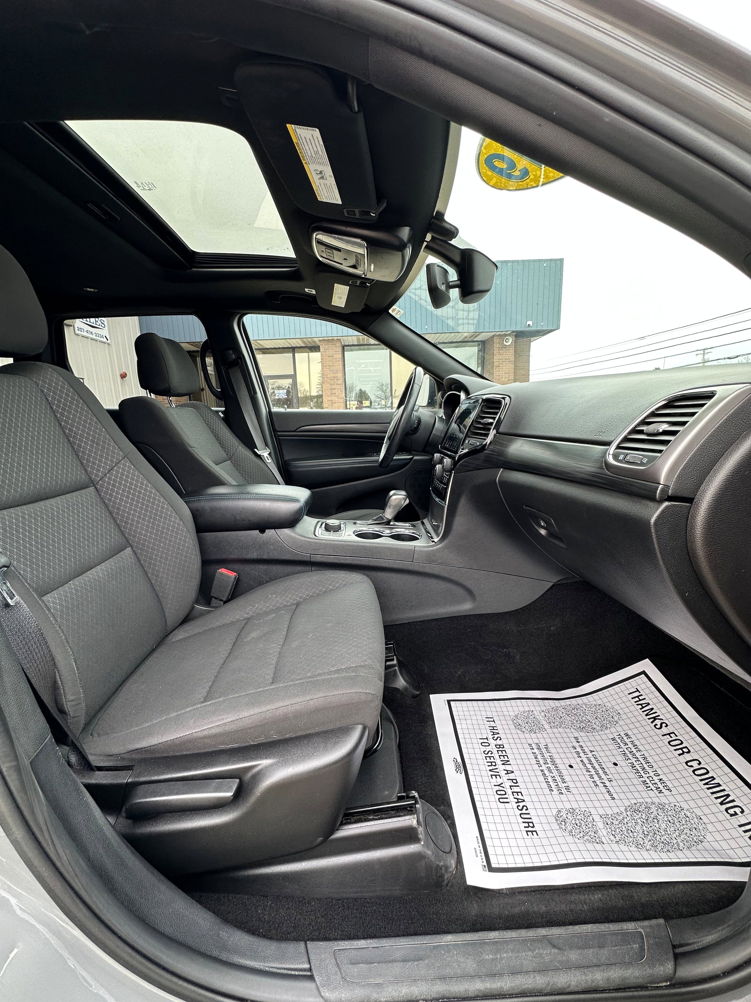 Used 2019 Jeep Grand Cherokee Laredo AWD/4WD image 25