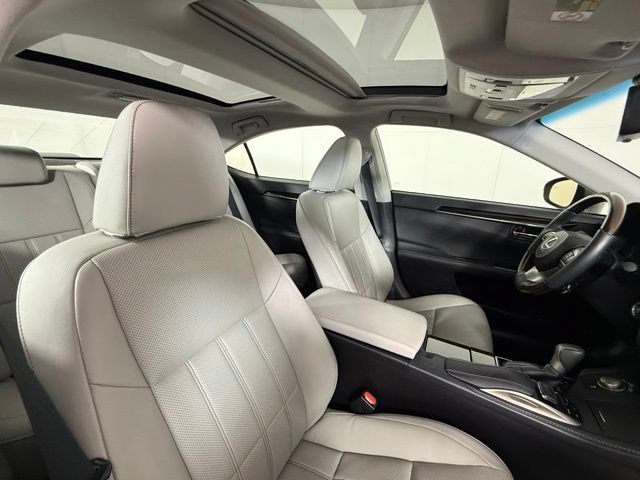 Used 2018 Lexus ES 350 w/ Luxury Package w/Wood Trim FWD image 31