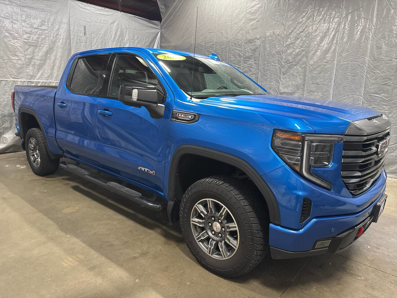 Used 2024 GMC Sierra 1500 AT4 w/ AT4 Preferred Package image 1
