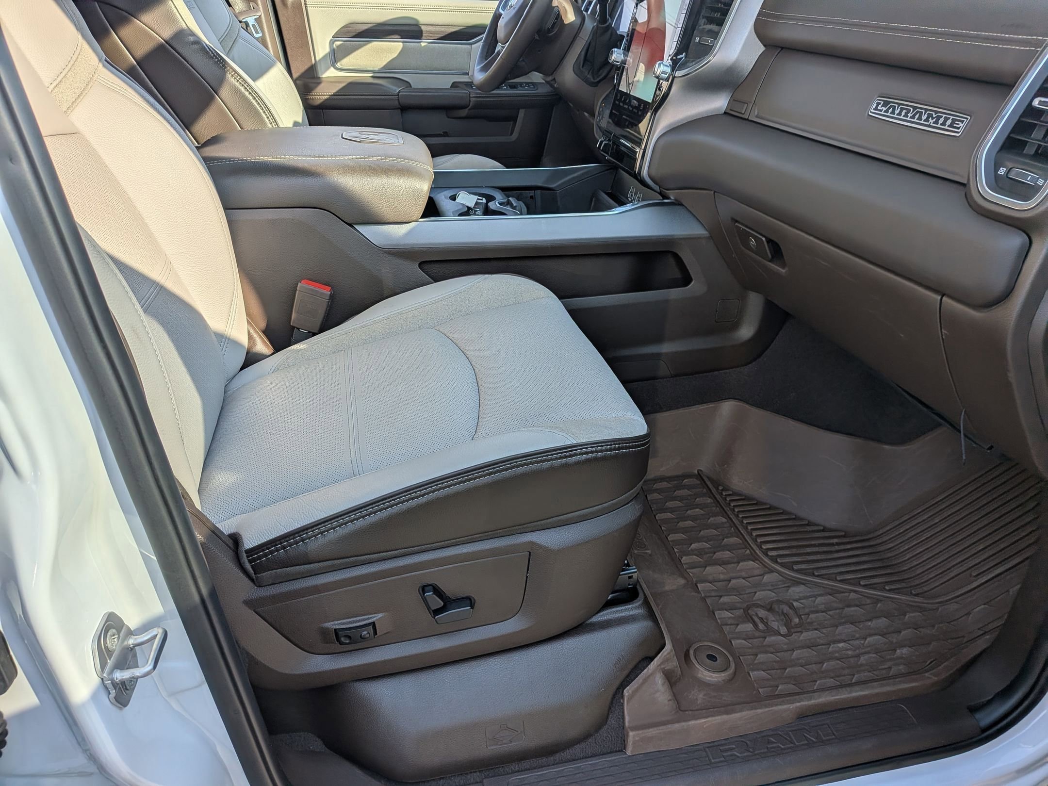 Used 2025 RAM 2500 Laramie image 35