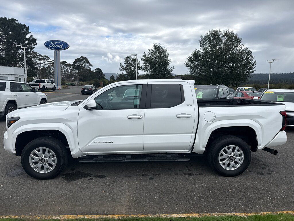 Used 2024 Toyota Tacoma SR5 w/ SR5 Upgrade Package AWD/4WD image 2