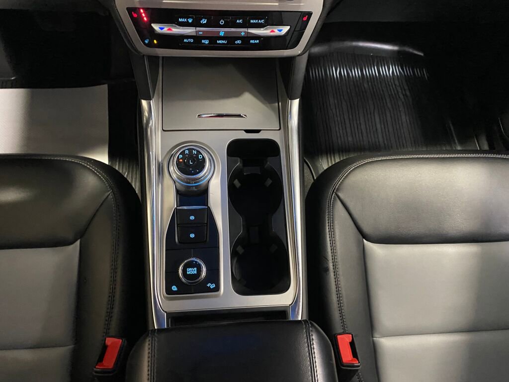 Used 2023 Ford Explorer XLT w/ Equipment Group 202A image 15